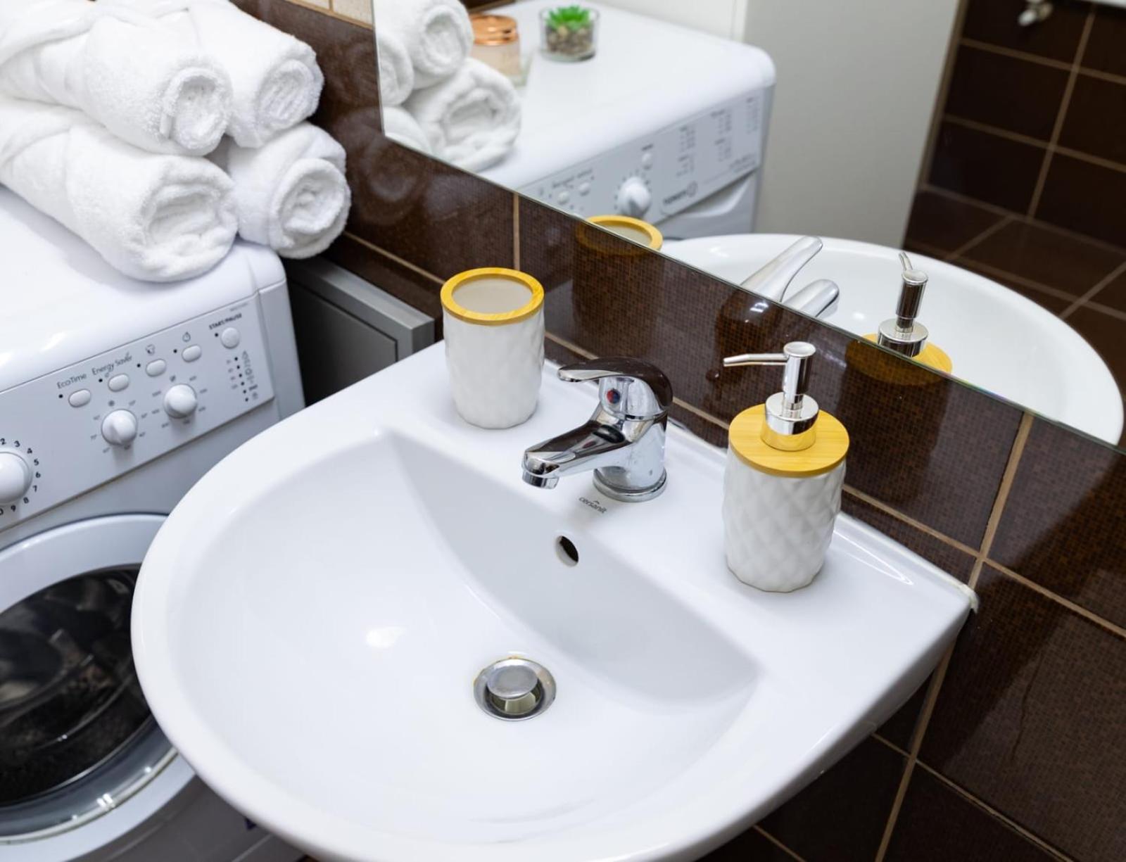 Studio Deluxe Uniri Бухарест Экстерьер фото
